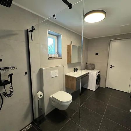 Appartamento Kiwi House Pobegi